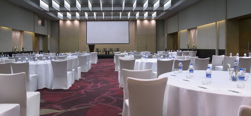 Imagen de los interiores del Hotel The Westin Mumbai Garden City. Foto 9