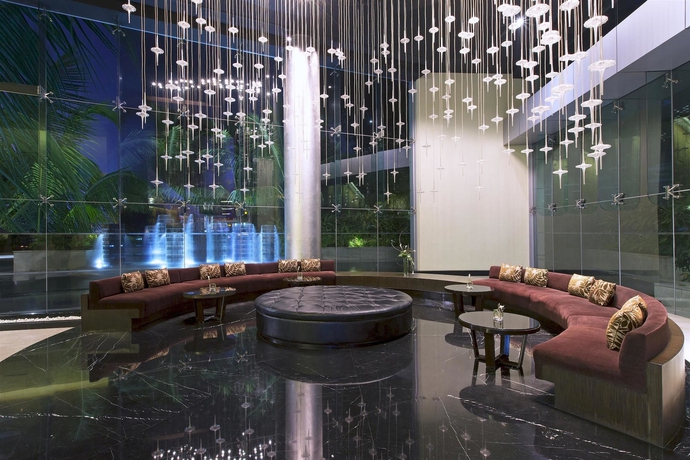 Imagen de los interiores del Hotel The Westin Mumbai Garden City. Foto 12