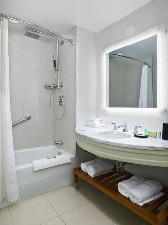 Imagen de la habitación del Hotel The Westin New Orleans. Foto 9