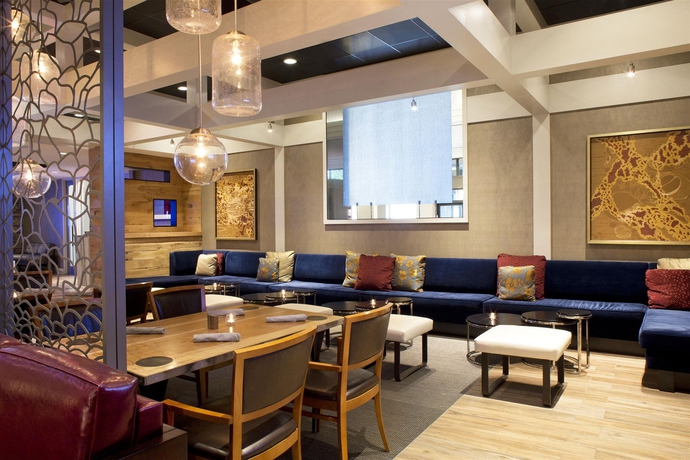 Imagen del bar/restaurante del Hotel The Westin O'hare. Foto 2