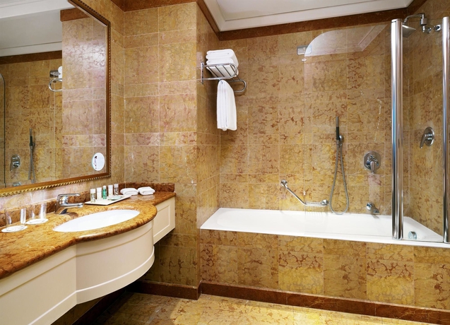 Imagen de la habitación del Hotel The Westin Palace, Milan. Foto 14