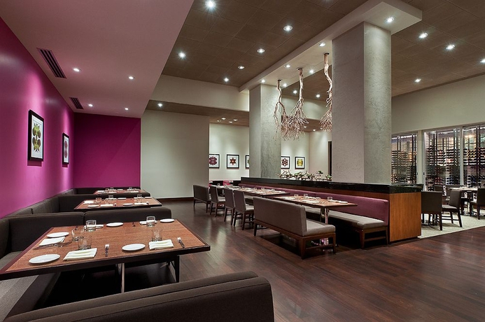 Imagen del bar/restaurante del Hotel The Westin Phoenix Downtown. Foto 6