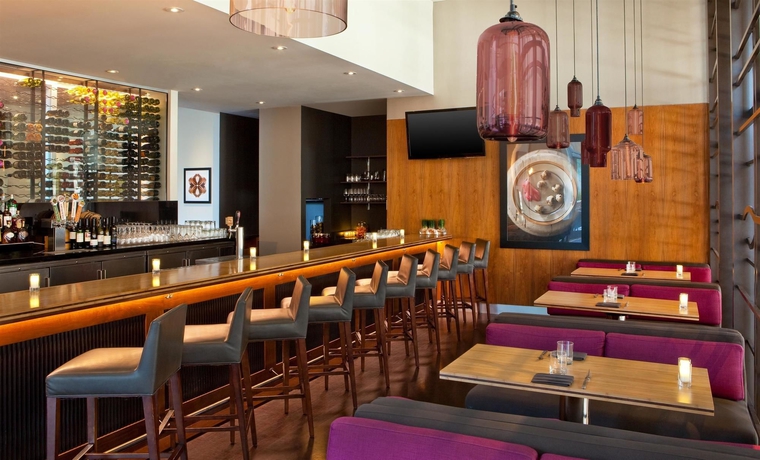 Imagen del bar/restaurante del Hotel The Westin Phoenix Downtown. Foto 7