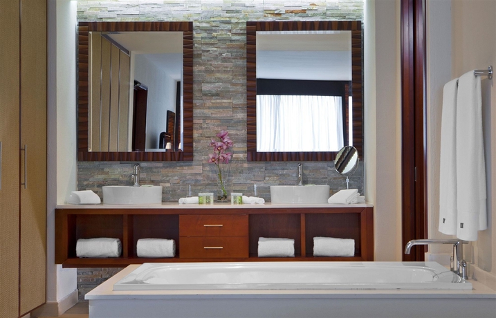 Imagen de la habitación del Hotel The Westin Playa Bonita Panama. Foto 7