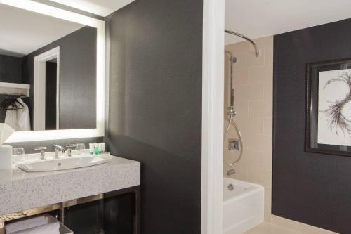 Imagen de la habitación del Hotel The Westin Princeton At Forrestal Village. Foto 12