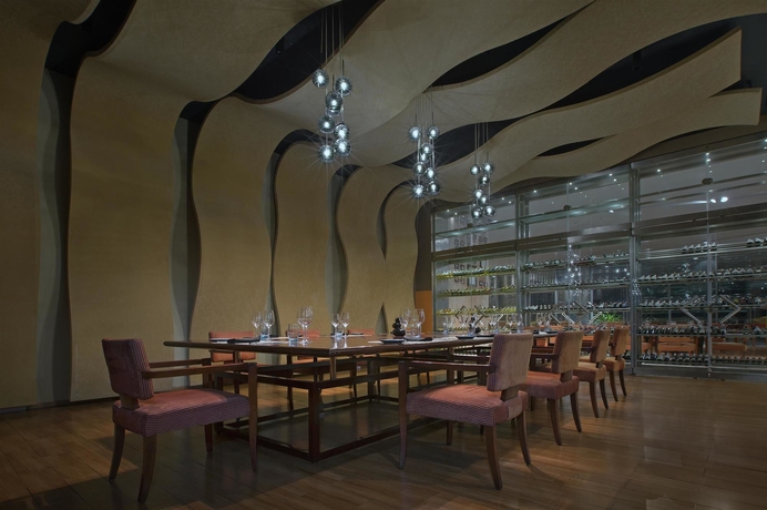 Imagen del bar/restaurante del Hotel The Westin Pune Koregaon Park. Foto 5