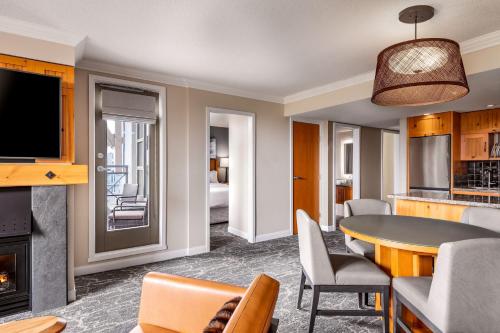 Imagen de la habitación del Hotel The Westin Resort and Spa, Whistler. Foto 17