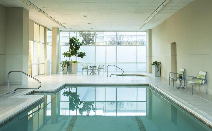 Imagen de la piscina del Hotel The Westin Richmond. Foto 13