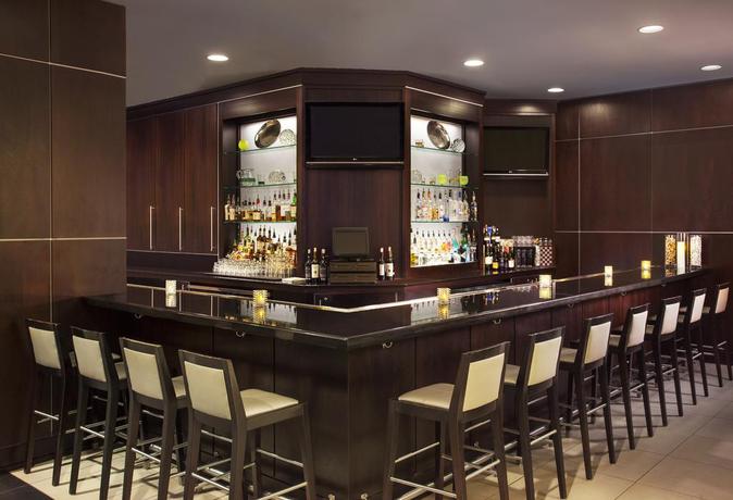 Imagen del bar/restaurante del Hotel The Westin Richmond. Foto 2