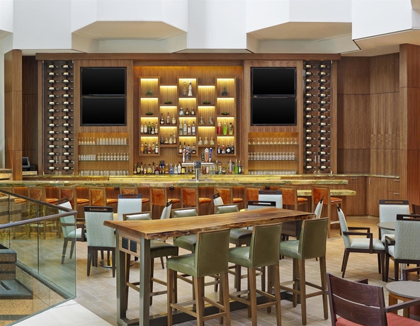 Imagen del bar/restaurante del Hotel The Westin San Diego Bayview. Foto 2