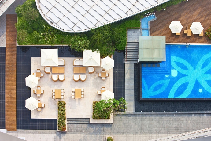 Imagen de la piscina del Hotel The Westin Shenzhen Nanshan. Foto 16