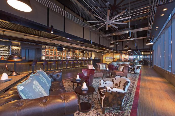 Imagen del bar/restaurante del Hotel The Westin Singapore. Foto 2