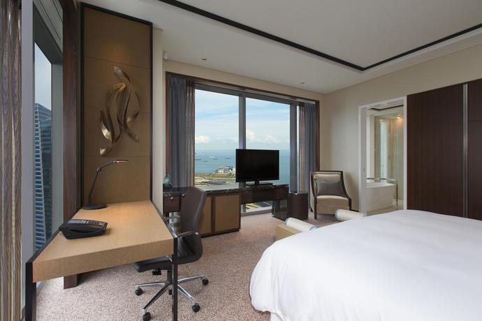 Imagen de la habitación del Hotel The Westin Singapore. Foto 4