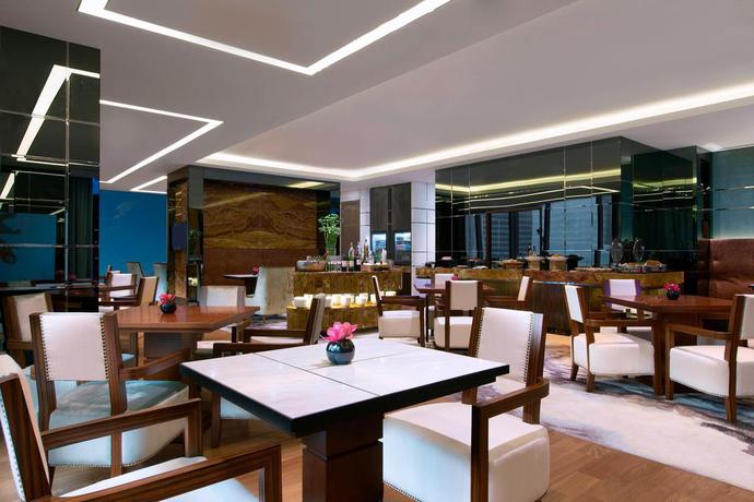 Imagen del bar/restaurante del Hotel The Westin Singapore. Foto 3