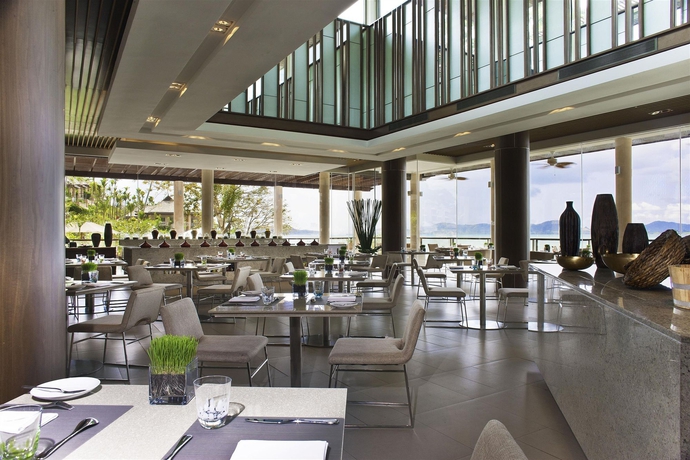 Imagen del bar/restaurante del Hotel The Westin Siray Bay Resort and Spa, Phuket. Foto 1