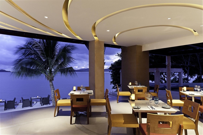 Imagen del bar/restaurante del Hotel The Westin Siray Bay Resort and Spa, Phuket. Foto 2
