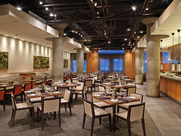 Imagen del bar/restaurante del Hotel The Westin St. Louis. Foto 2