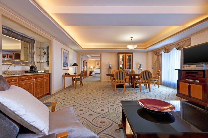 Imagen de la habitación del Hotel The Westin Tokyo. Foto 11