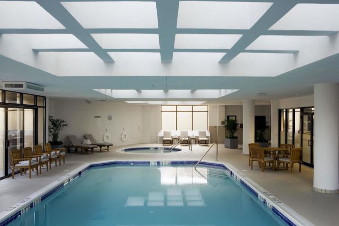 Imagen de la piscina del Hotel The Westin Tysons Corner. Foto 16