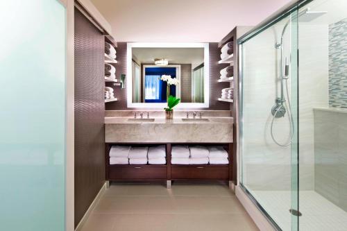 Imagen de la habitación del Hotel The Westin Washington, D.C. City Center, Washington D.C Centro. Foto 10