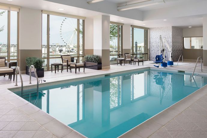 Imagen de la piscina del Hotel The Westin Washington National Harbor. Foto 20