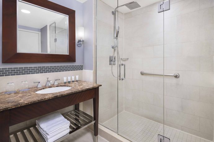 Imagen de la habitación del Hotel The Westin Washington National Harbor. Foto 13