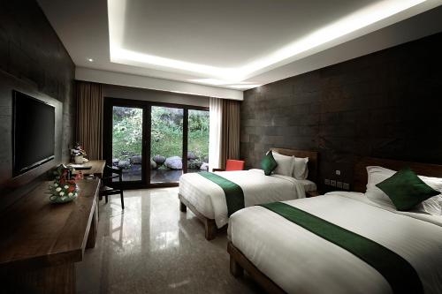 Imagen de la habitación del Hotel The Westlake and Resort Yogyakarta. Foto 7