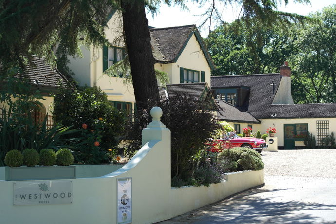 Imagen de los exteriores del Hotel The Westwood, Vale of White Horse. Foto 10