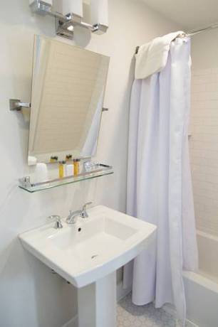 Imagen de la habitación del Hotel The Whaler's Inn. Foto 3