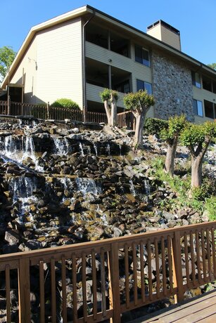 Imagen general del Hotel The Wharf Resort. Foto 3