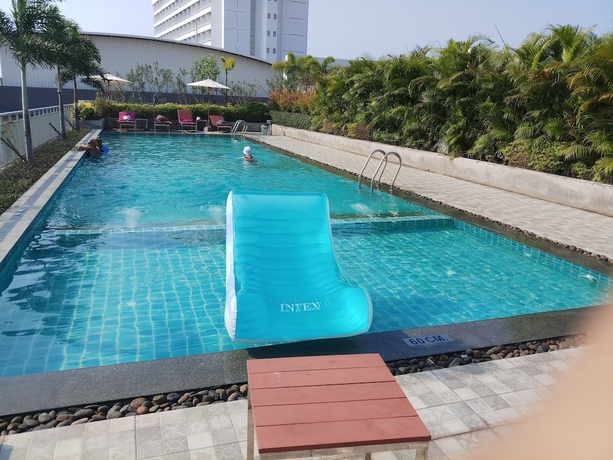 Imagen de la piscina del Hotel The Whisper. Foto 19