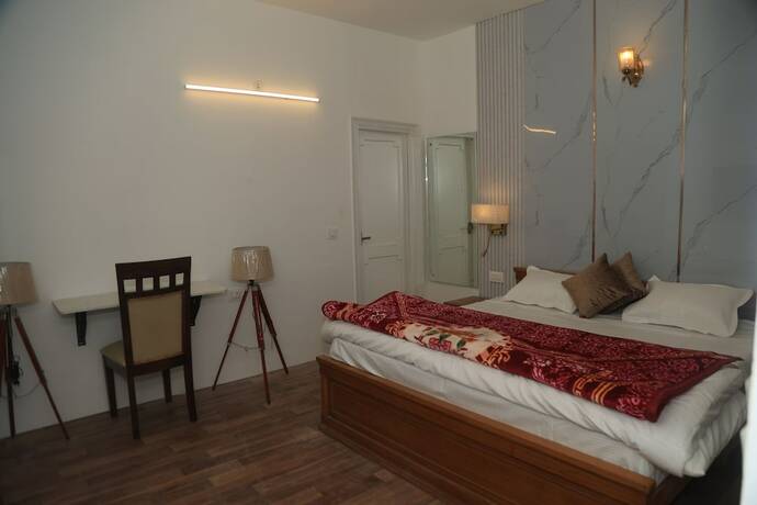 Imagen general del Hotel The Whispering Pine And Suites. Foto 1