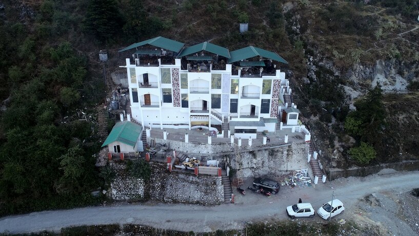 Imagen general del Hotel The Whispering Pine And Suites. Foto 13