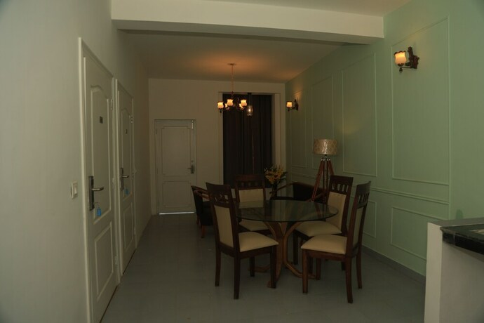 Imagen de la habitación del Hotel The Whispering Pine And Suites. Foto 15