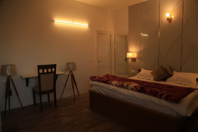 Imagen de la habitación del Hotel The Whispering Pine And Suites. Foto 28