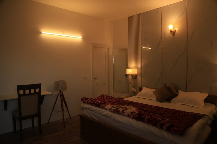 Imagen de la habitación del Hotel The Whispering Pine And Suites. Foto 31