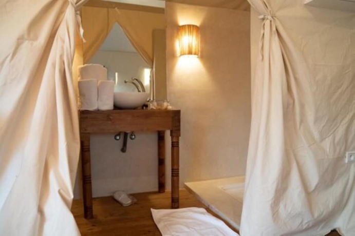 Imagen de la habitación del Hotel The White Camel Lodge. Foto 14