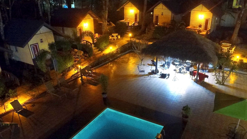 Imagen de la piscina del Hotel The White Elephant Resort. Foto 19