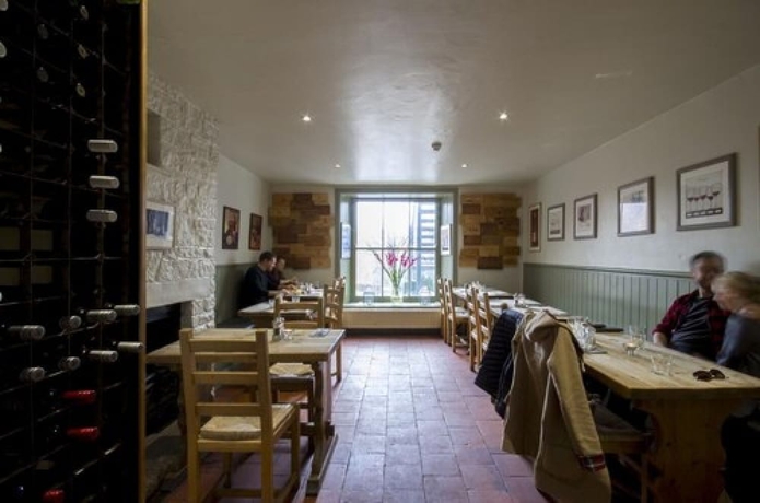 Imagen del bar/restaurante del Hotel The White Hart Inn. Foto 2