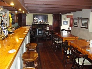 Imagen del bar/restaurante del Hotel The White Hart, St. Keverne. Foto 3