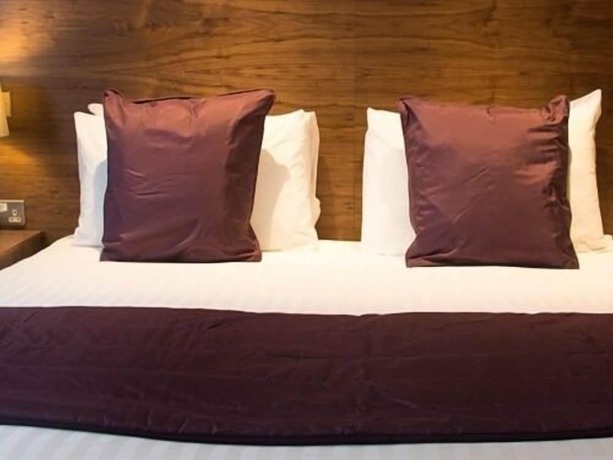 Imagen de la habitación del Hotel The White Hart, Stratton St Margaret. Foto 5