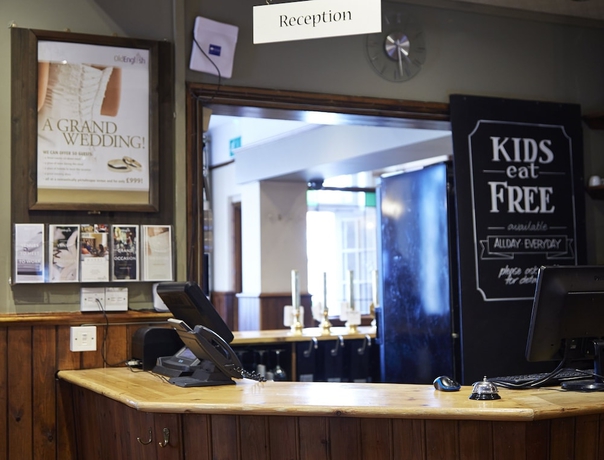 Imagen de los interiores del Hotel The White Hart by Green King Inns. Foto 19