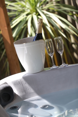 Imagen de los exteriores del Hotel The White Horse, CHICHESTER. Foto 18