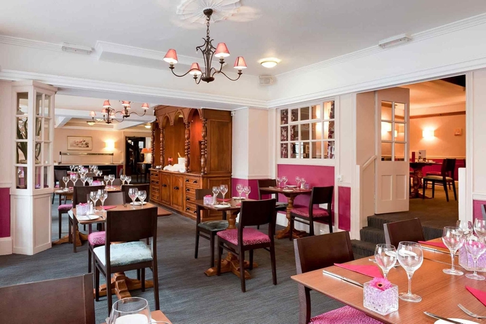 Imagen del bar/restaurante del Hotel The White Horse, Dorking. Foto 3