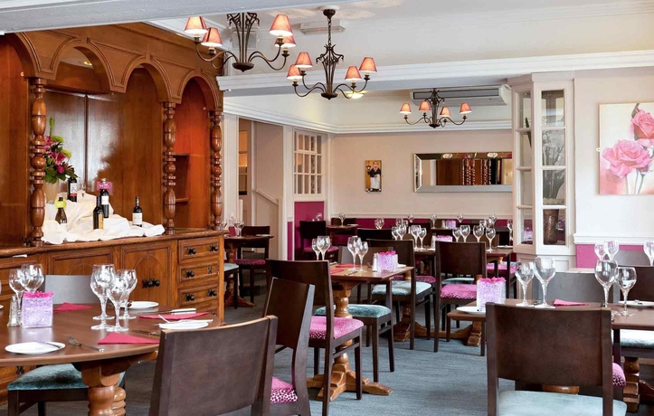 Imagen del bar/restaurante del Hotel The White Horse, Dorking. Foto 6