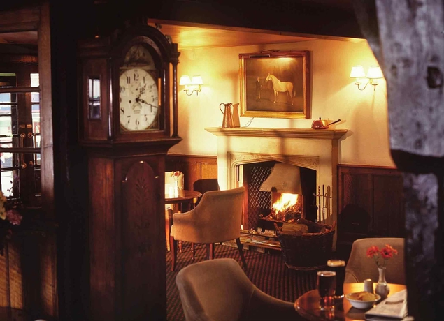 Imagen del bar/restaurante del Hotel The White Horse, Dorking. Foto 7