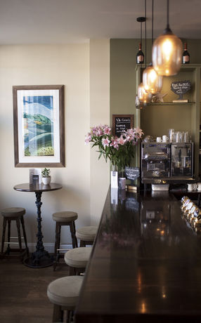 Imagen del bar/restaurante del Hotel The White Horse, Pulborough. Foto 5