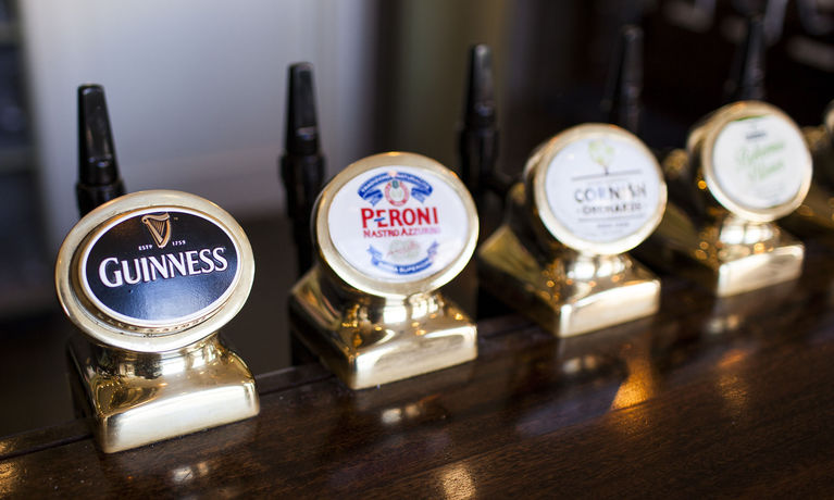 Imagen del bar/restaurante del Hotel The White Horse, Pulborough. Foto 6