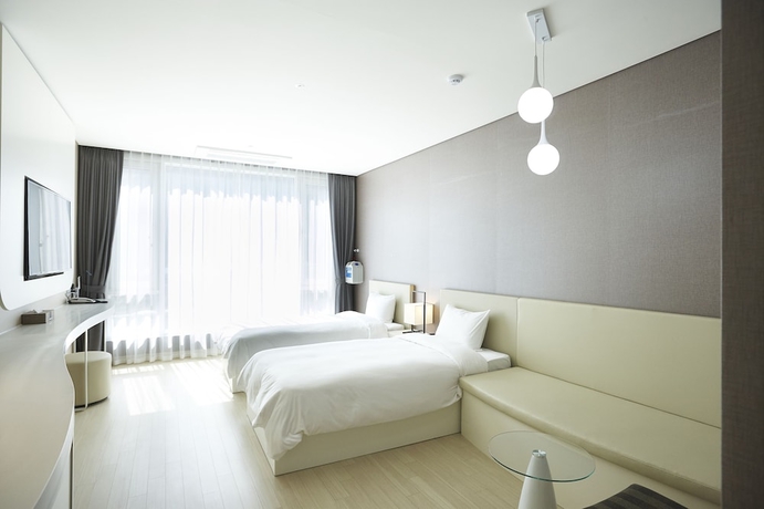 Imagen de la habitación del Hotel The White Hotel. Foto 2