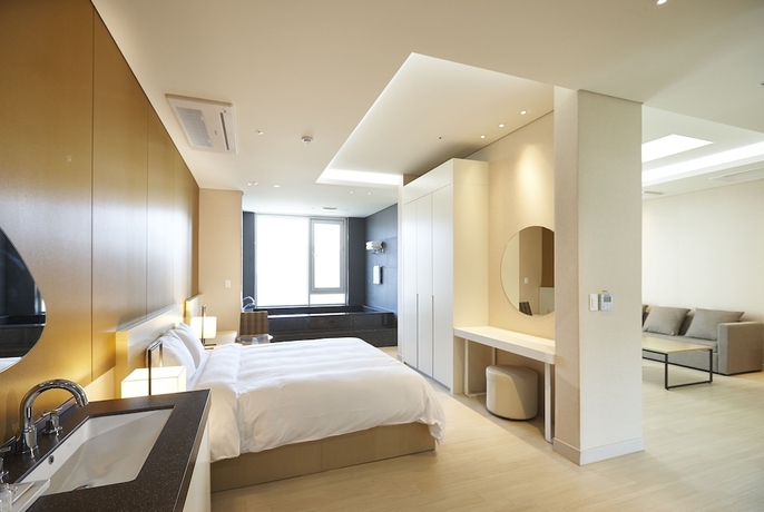 Imagen de la habitación del Hotel The White Hotel. Foto 9